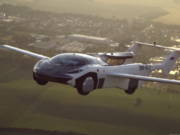 В Словакии летающий автомобиль совершил первый междугородный рейс. Видео