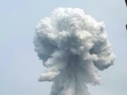 В немецком Леверкузене после пожара на химзаводе выпала сажа