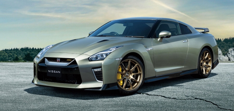 Nissan представил новые версии спорткара GT-R