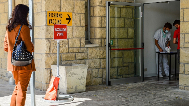 В Сан-Марино приняли более тысячи туристов, приехавших за "Спутником V"